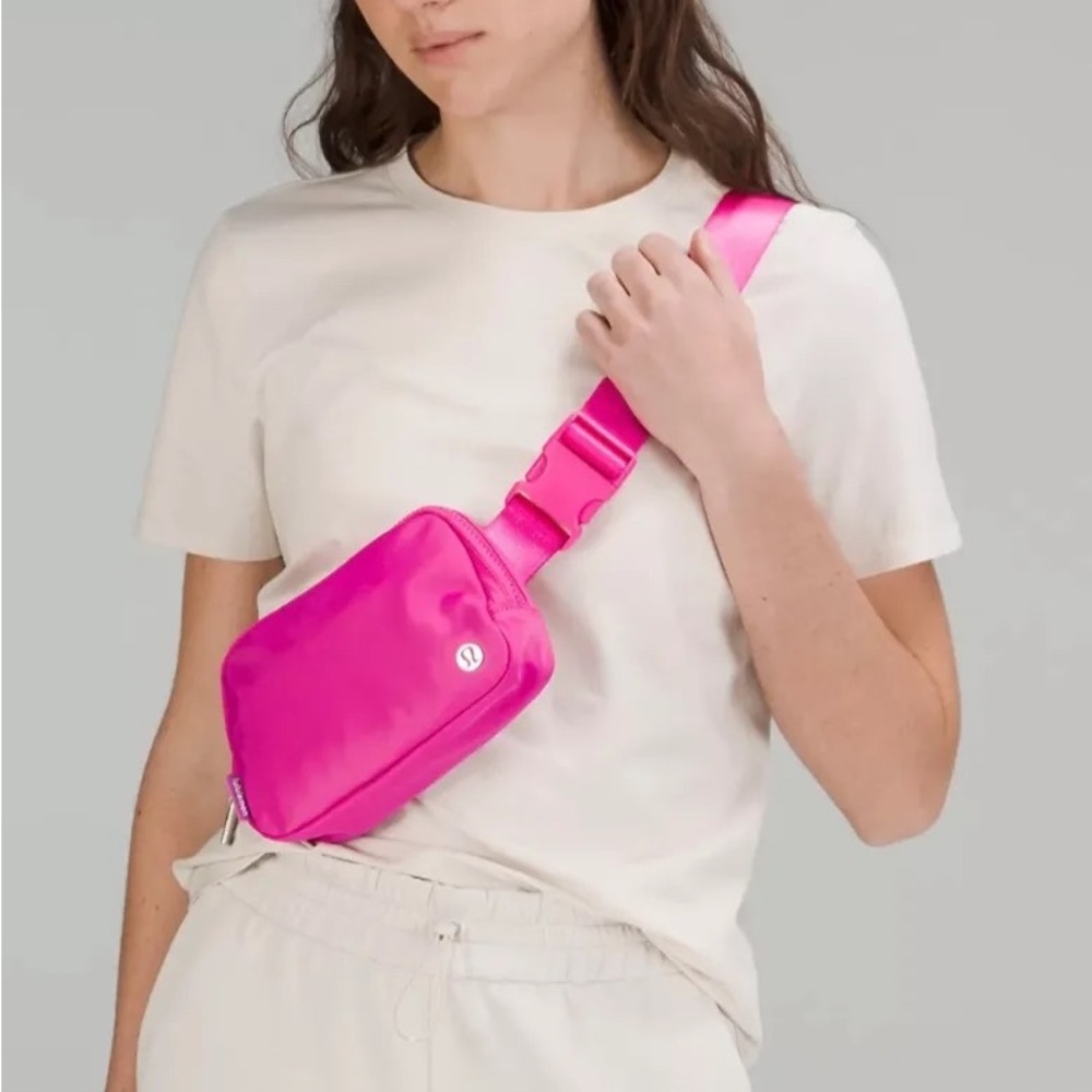 NWT Lululemon Everywhere Belt Bag